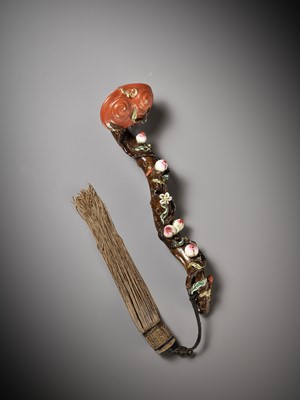 Lot 98 - A FAMILLE ROSE PORCELAIN ‘LINGZHI’ RUYI SCEPTER, MID-QING DYNASTY