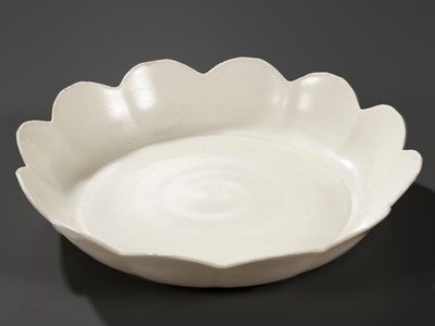 Lot 64 - AN EXTREMELY RARE DINGYAO PETAL-LOBED DISH, SONG DYNASTY
