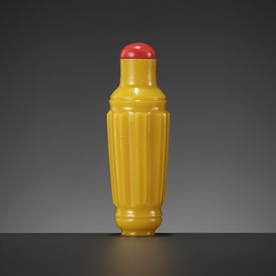 Lot 591 - A FACETED IMPERIAL YELLOW GLASS SNUFF BOTTLE, 18TH CENTURY
