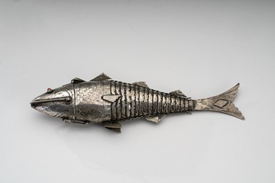 Lot 915 - AN ARTICULATED SILVER FISH, c. 1900s