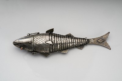 Lot 915 - AN ARTICULATED SILVER FISH, c. 1900s