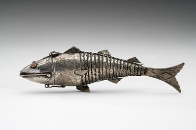 Lot 915 - AN ARTICULATED SILVER FISH, c. 1900s