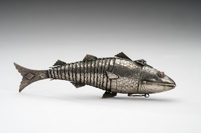 Lot 915 - AN ARTICULATED SILVER FISH, c. 1900s