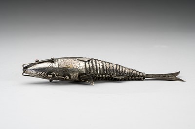 Lot 915 - AN ARTICULATED SILVER FISH, c. 1900s