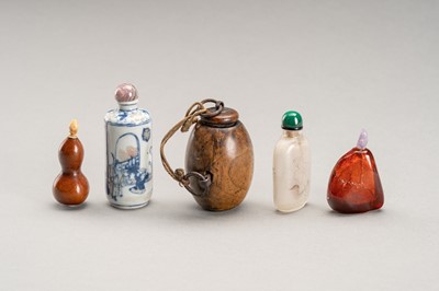 Lot 487 - A GROUP OF FIVE SNUFF BOTTLES, c. 1900s