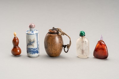 Lot 487 - A GROUP OF FIVE SNUFF BOTTLES, c. 1900s