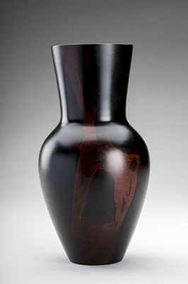 Lot 1127 - A FINE PATINATED BRONZE VASE WITH RED SPLASHES