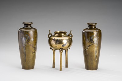 A LOT WITH TWO BRONZE VASES AND A CENSER WITH ROOSTERS, MEIJI