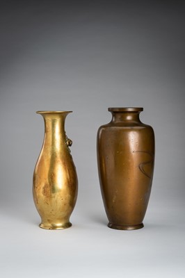 Lot 41 - A LOT WITH TWO BRONZE VASES, MEIJI PERIOD