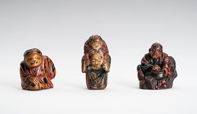 Lot 1565 - A LOT WITH THREE FIGURAL LACQUERED WOOD