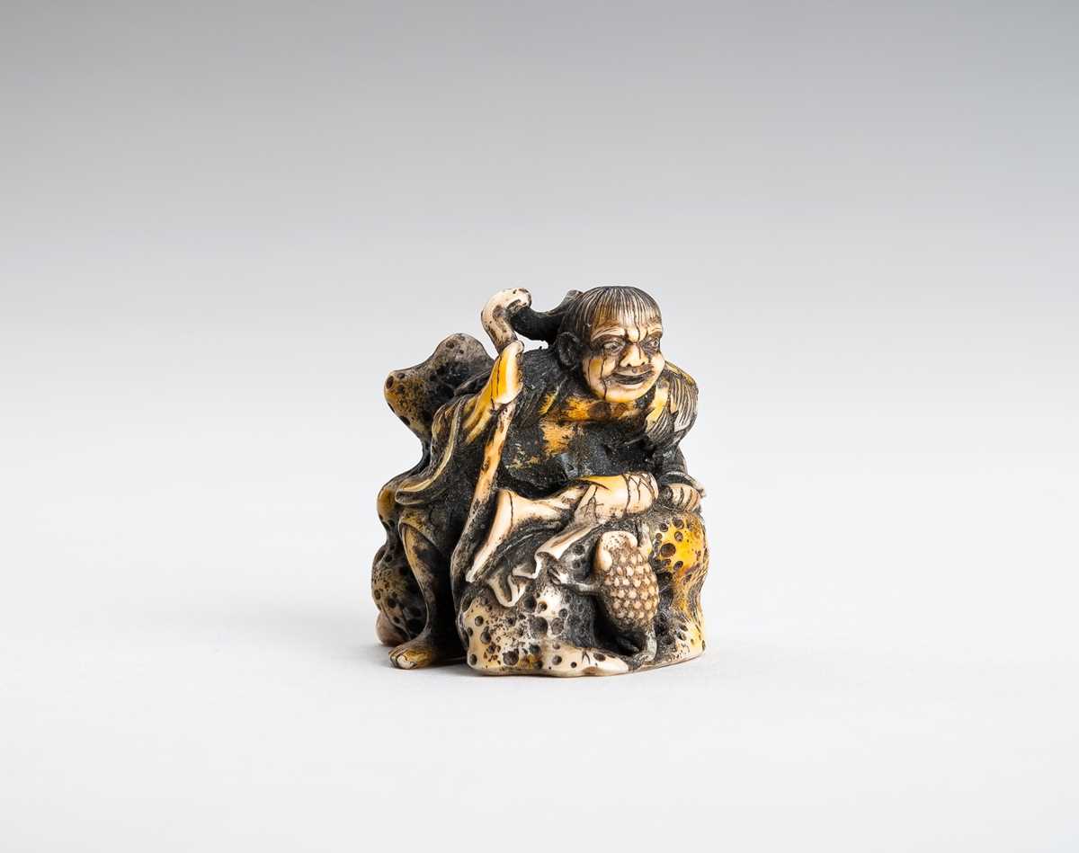 Lot 1462 - A WALRUS TUSK NETSUKE OF GAMA SENNIN