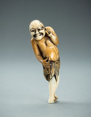 Lot 605 - AN EARLY IVORY NETSUKE OF A FISHERMAN HOLDING A NET, 18th CENTURY