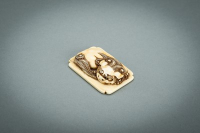 Lot 312 - A RENSAI STYLE IVORY NETSUKE OF A SHISHI, MEIJI