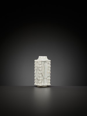 Lot 116 - A GUAN-TYPE CONG-FORM ARCHAISTIC VASE, 18TH CENTURY