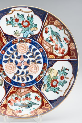 Lot 88 - A LOT WITH TWO IMARI PORCELAIN DISHES