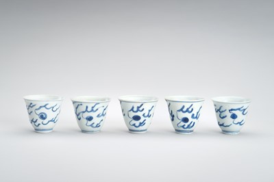 Lot 656 - A BLUE AND WHITE PORCELAIN GROUP OF 14 CUPS AND 6 BOWLS, ‘HATCHER CARGO’