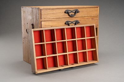 Lot 1083 - A WOODEN JAPANESE STORAGE BOX WITH 5 DRAWERS