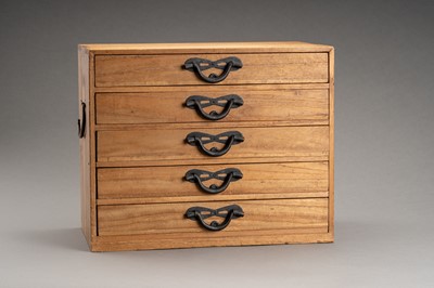 Lot 1083 - A WOODEN JAPANESE STORAGE BOX WITH 5 DRAWERS