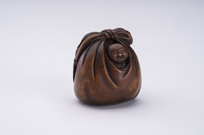 Lot 372 - A WOOD NETSUKE OF HOTEI AND A BOY INSIDE HIS TREASURE BAG