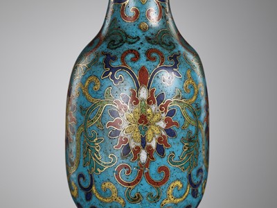 Lot 16 - A CLOISONNÉ ENAMEL MALLET VASE, QIANLONG FIVE-CHARACTER MARK AND OF THE PERIOD