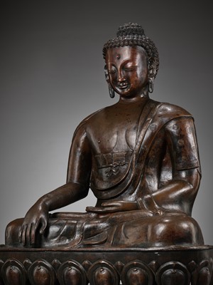 A LARGE CAST AND REPOUSSÉ COPPER FIGURE OF BUDDHA SHAKYAMUNI, QING DYNASTY