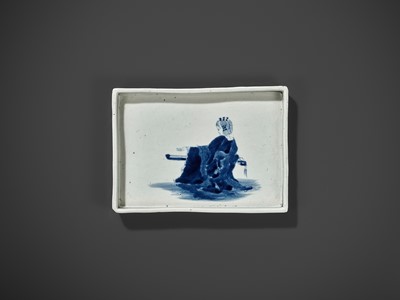 Lot 412 - A RARE ‘LADY PLAYING THE QIN’ BLUE AND WHITE PORCELAIN TRAY, 18TH-19TH CENTURY