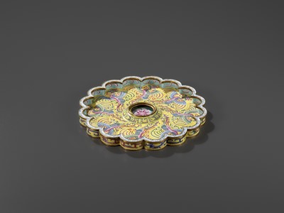 Lot 12 - AN IMPERIAL BEIJING ENAMEL CUP STAND, KANGXI YUZHI MARK AND OF THE PERIOD (1662–1722)