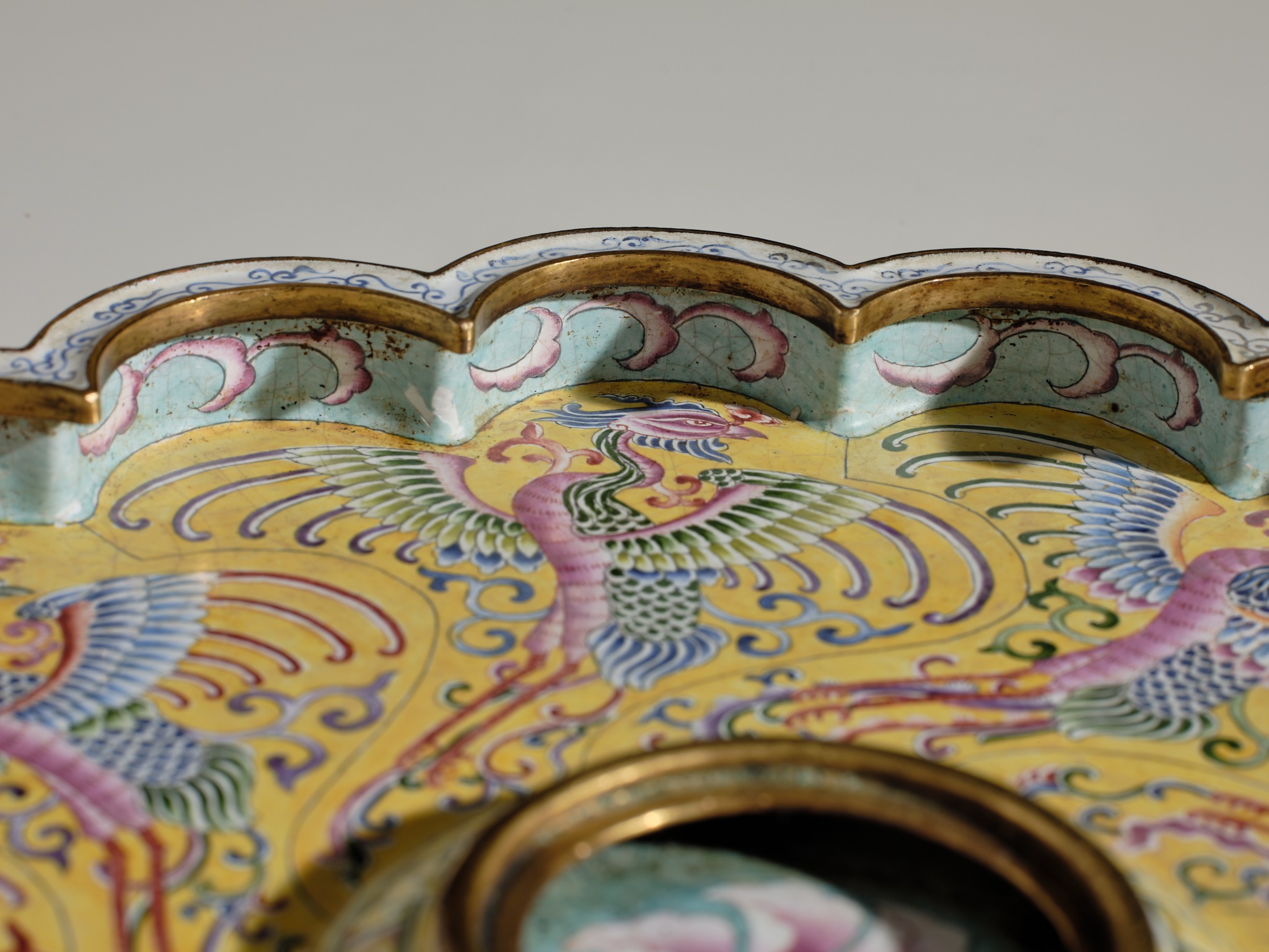 Lot 12 - AN IMPERIAL BEIJING ENAMEL CUP STAND, KANGXI