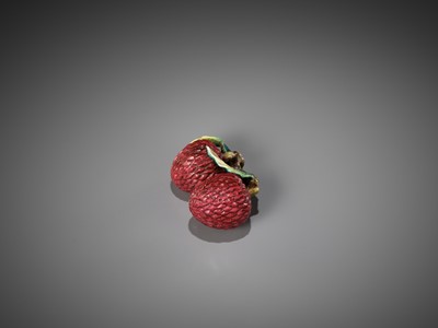 Lot 424 - AN ENAMELED PORCELAIN CLUSTER OF LYCHEES, SERVING AS A BRUSHREST, QING DYNASTY