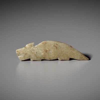 Lot 30 - A PALE GREEN JADE ‘DRAGON’ PENDANT, SHANG TO WESTERN ZHOU DYNASTY