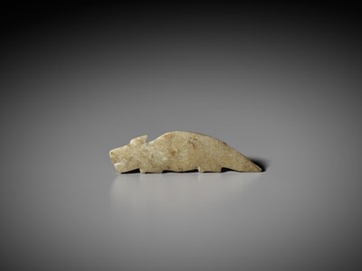 Lot 30 - A PALE GREEN JADE ‘DRAGON’ PENDANT, SHANG TO WESTERN ZHOU DYNASTY