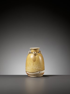Lot 352 - AN AMBER GLAZED ‘HATCHED’ EWER, TANG DYNASTY