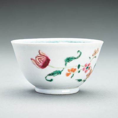 Lot 901 - A FAMILLE ROSE PORCELAIN TEA BOWL, 18th CENTURY