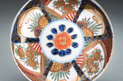 Lot 89 - A LOT WITH TWO SMALL IMARI PORCELAIN DISHES, MEIJI