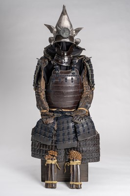 Lot 1303 - A SUIT OF ARMOR WITH KABUTO