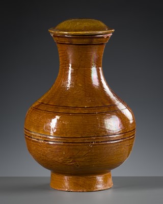 AN AMBER-GLAZED POTTERY VASE AND COVER, HU, HAN DYNASTY