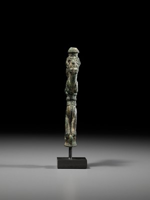 Lot 717 - A LURISTAN ‘MASTER OF ANIMALS’ BRONZE STANDARD FINIAL, IRAN, CIRCA 1000-650 BC