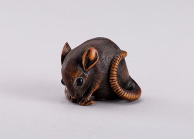 Lot 696 - AFTER TOMOTADA: A WOOD NETSUKE OF A RAT WITH A BEAN-POD