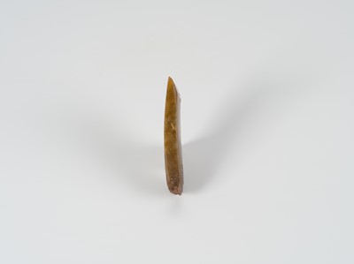 A SMALL JADE AXE FRAGMENT, NEOLITHIC PERIOD