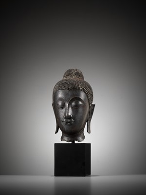 Lot 258 - A MAGNIFICENT BRONZE HEAD OF BUDDHA, SUKHOTHAI KINGDOM