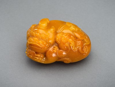 Lot 49 - A ‘TIANHUANG’ GLASS FIGURE OF A BUDDHIST LION WITH CUB, c. 1920s