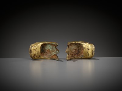 Lot 465 - A PAIR OF GILT-BRONZE TIGER HEAD CHARIOT ORNAMENTS, WARRING STATES TO HAN DYNASTY