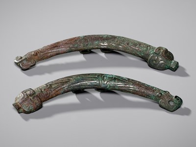 Lot 463 - A PAIR OF ‘DRAGON AND TAOTIE MASK’ BRONZE CHEEK-PIECE FITTINGS, ZHOU DYNASTY