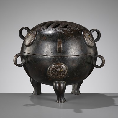 Lot 323 - AN ARCHAISTIC GOLD AND SILVER-INLAID BRONZE TRIPOD CENSER, DOU
