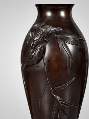 Lot 119 - A FINE BRONZE VASE DEPICTING SPARROWS AND BAMBOO