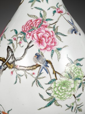 Lot 119 - A VERY FINE FAMILLE ROSE ‘BIRDS AND FLOWERS’ PEAR-SHAPED VASE, YUHUCHUNPING, REPUBLIC PERIOD