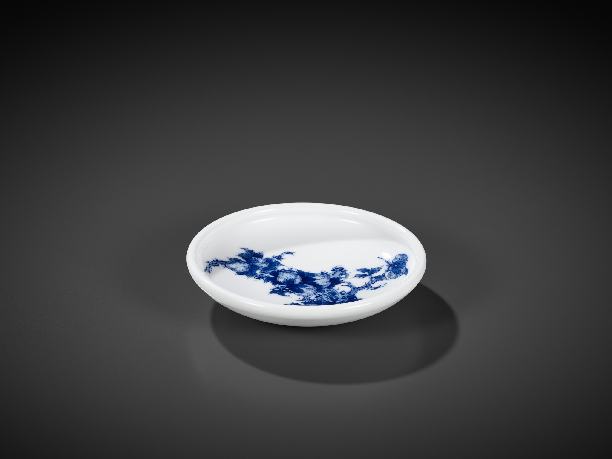 Lot 450 - A BLUE AND WHITE 'NINE PEACHES' BOWL,