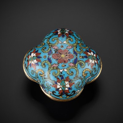 AN EXTREMELY RARE CLOISONNÉ ENAMEL QUADRILOBED BOX AND COVER, QIANLONG FIVE-CHARACTER MARK AND OF THE PERIOD