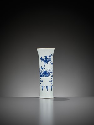 Lot 385 - A BLUE AND WHITE ‘MAGPIES AND PRUNUS’ BEAKER VASE, GU, TRANSITIONAL PERIOD