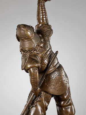 Lot 30 - A BRONZE FIGURE OF A SAMURAI LIFTING A GONG